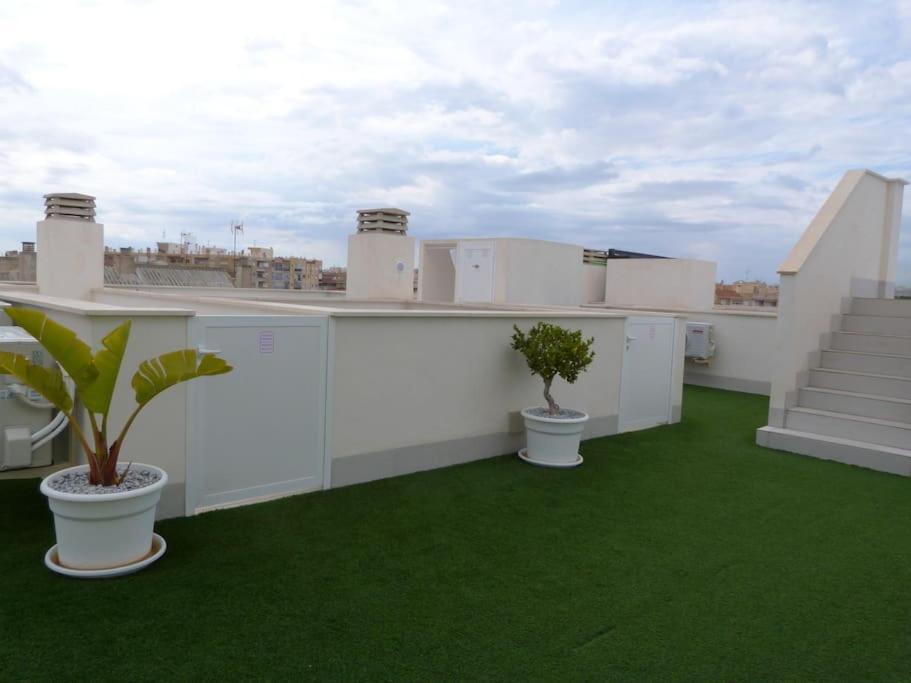Modern Apartment In Torrevjea 200M From The Loccos Beach Torrevieja Ngoại thất bức ảnh