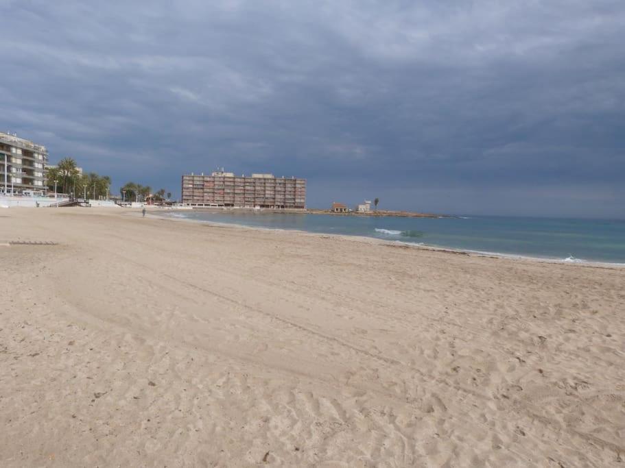 Modern Apartment In Torrevjea 200M From The Loccos Beach Torrevieja Ngoại thất bức ảnh